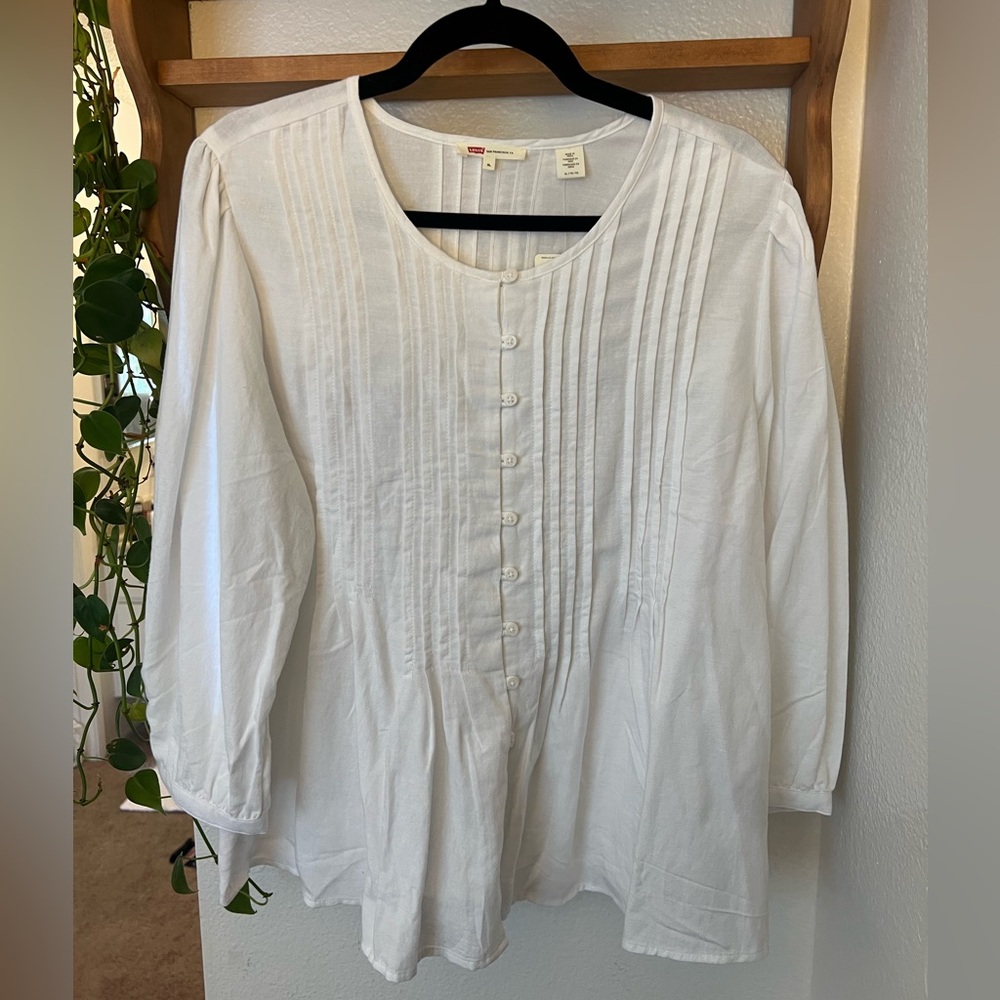 NWT LEVI Tuxedo Blouse